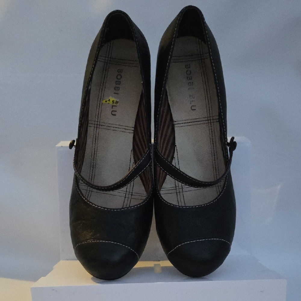 Chic Black Mary Jane Heels - Picture 3 of 7